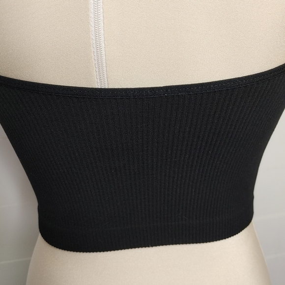 Aritzia Sunday Best SinchSeamless™ Rib Halter Top Size XS/S - Picture 5 of 9